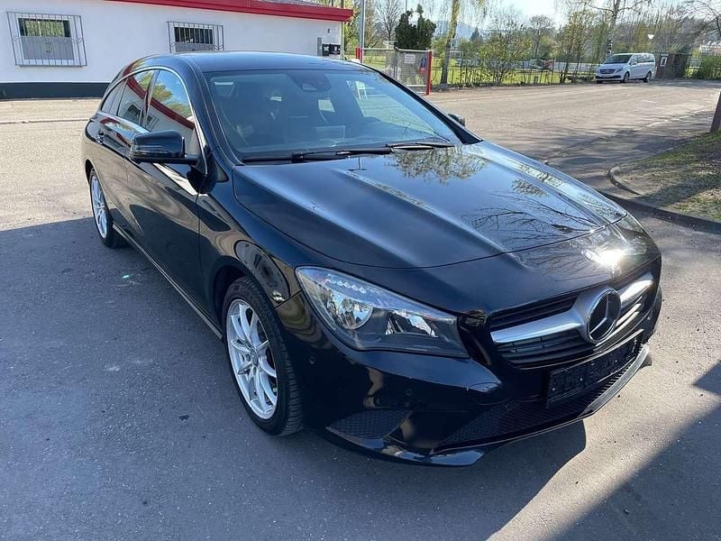 Gebraucht Mercedes CLA220 177 PS (130 kW) 2016 Kosmosschwarz  metalliclack Limousine