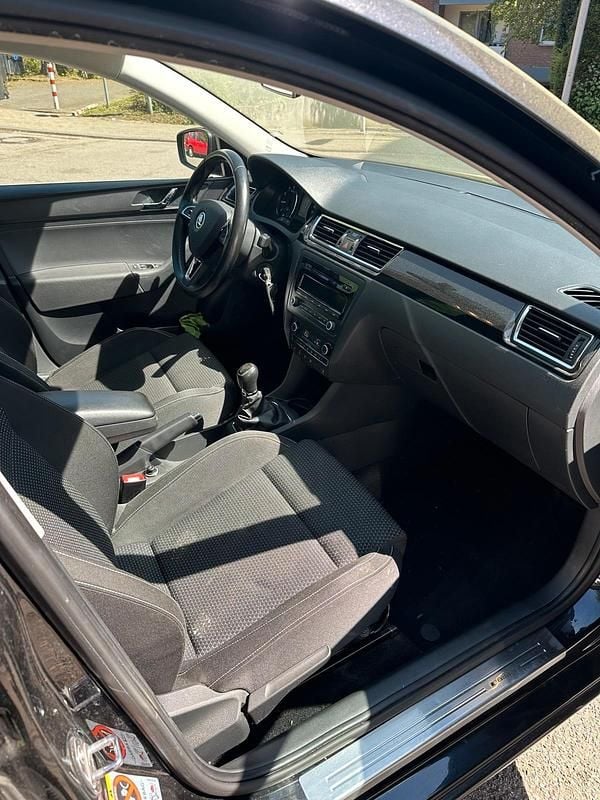 Second-hand Skoda Rapid 63 CP (46 kW) 2014 Negru Hatchback