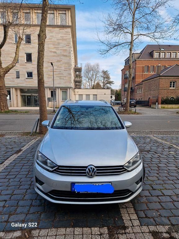 Silber Gebraucht 2015 VW Golf Sportsvan Highline Van / Kleinbus | 11.100 € (Fairer Preis) - Bild 1/4