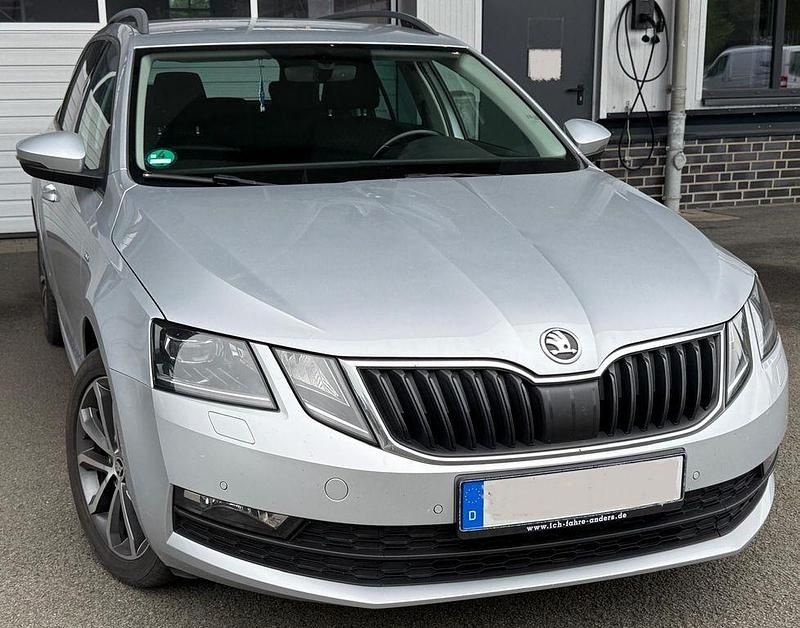 Silber Gebraucht 2017 Skoda Octavia Clever Kombi | 9.400 € (Fairer Preis) - Bild 1/4
