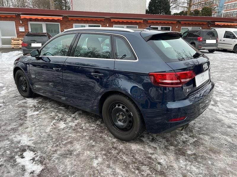 Gebraucht Audi A3 Sport 150 PS (110 kW) 2018 Blau Limousine
