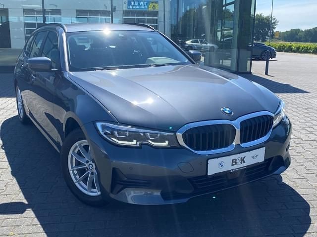 Gebraucht BMW 318 Advantage 156 PS (114 kW) 2021 Grau Kombi