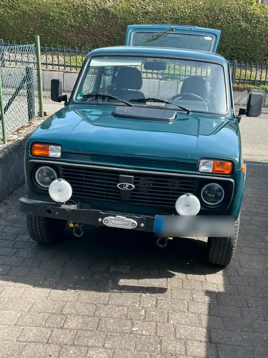 Second-hand Lada niva 82 CP (60 kW) 2008 Verde SUV