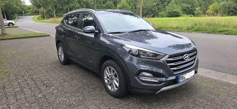 Grau Gebraucht 2016 Hyundai Tucson Trend SUV | 16.000 € (Fairer Preis) - Bild 1/4