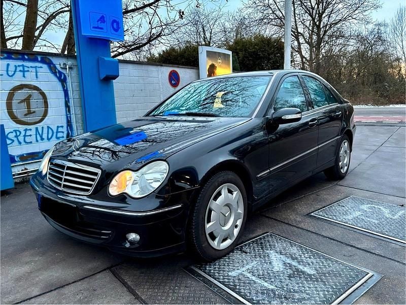 Schwarz Gebraucht 2006 Mercedes C180 Avantgarde Limousine | 2.500 € (Guter Preis) - Bild 1/4