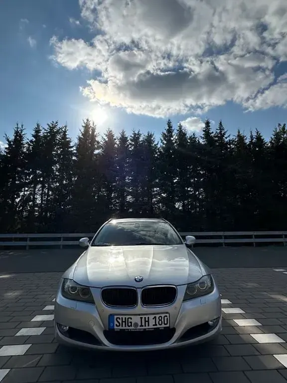 Gebraucht BMW 318 143 PS (105 kW) 2010 Silber Kombi