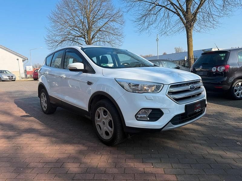 Gebraucht Ford Kuga Trend 120 PS (88 kW) 2018 Frostweiß SUV