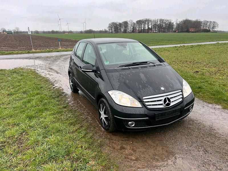 Gebraucht Mercedes A180 109 PS (80 kW) 2011 Schwarz Limousine