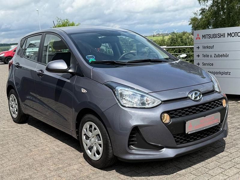 Grau Gebraucht 2019 Hyundai i10 Kleinwagen | 10.990 € (Fairer Preis) - Bild 1/4