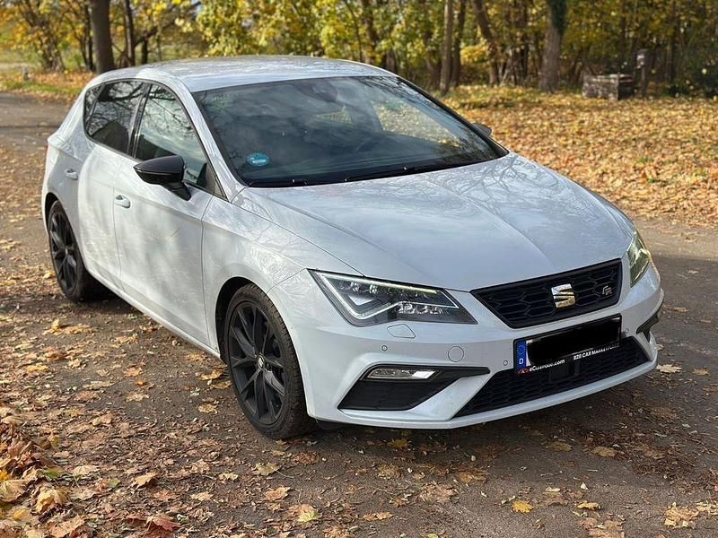 Weiß Gebraucht 2020 Seat Leon FR Limousine | 13.499 € (Guter Preis) - Bild 1/4