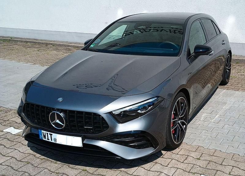 Grau Gebraucht 2025 Mercedes A35 AMG AMG Limousine | 53.200 € (Teuer) - Bild 1/4