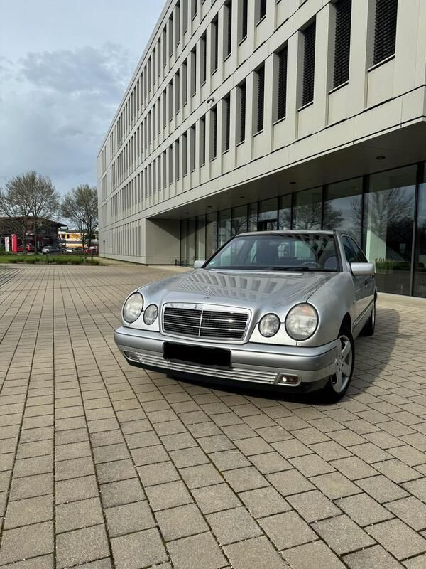 Silber Gebraucht 1997 Mercedes E200 Limousine | 2.400 € (Guter Preis) - Bild 1/4