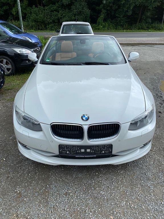 Weiß Gebraucht 2013 BMW 320 Cabriolet Sport Line Cabrio | 12.549 € (Fairer Preis) - Bild 1/4