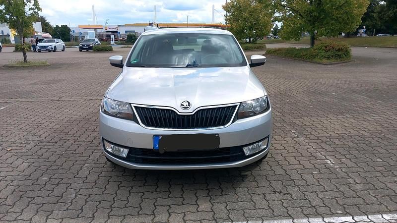 Silber Gebraucht 2016 Skoda Rapid Kombi | 8.490 € (Fairer Preis) - Bild 1/4