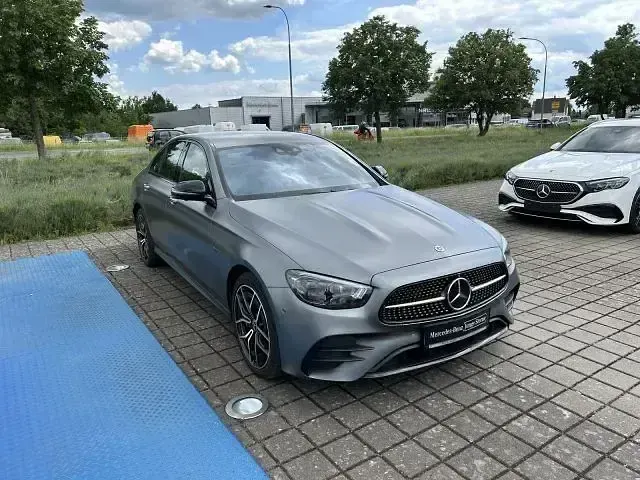 Gebraucht Mercedes E300 AMG 194 PS (142 kW) 2022 Grau Limousine