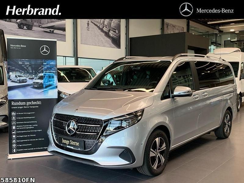 Hightechsilber metallic Gebraucht 2024 Mercedes V300 Style Van / Kleinbus | 74.770 € - Bild 1/4