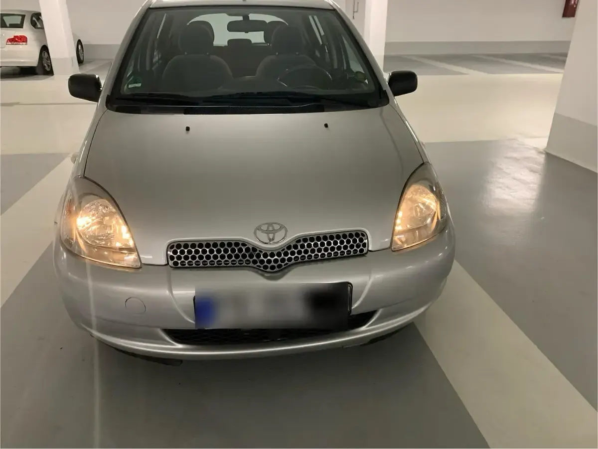 Gebraucht Toyota Yaris 86 PS (63 kW) 2000 Silber Kleinwagen