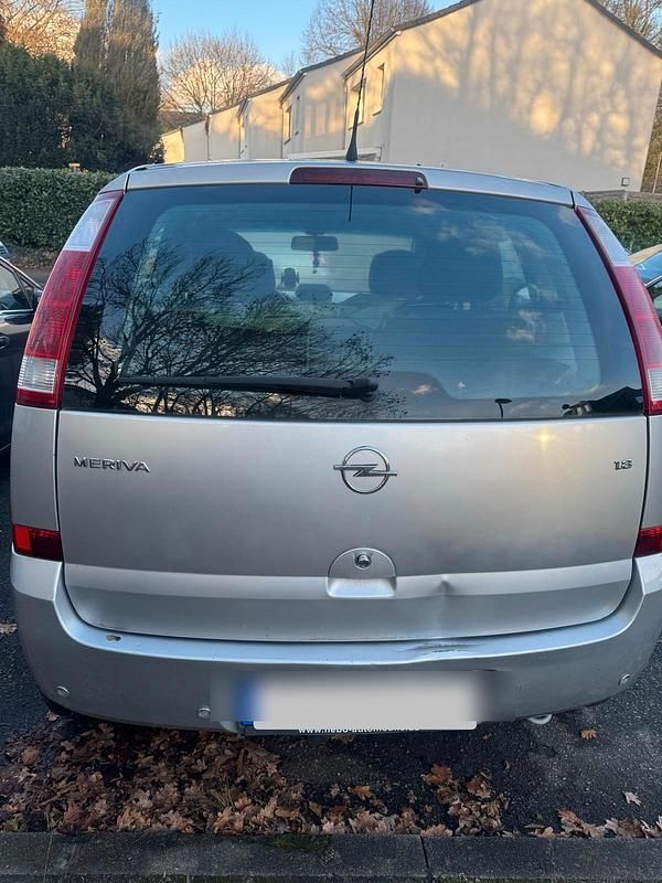 Grau Gebraucht 2005 Opel Meriva Van / Kleinbus | 2.100 € - Bild 1/4