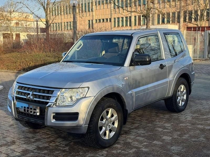 Silber Gebraucht 2015 Mitsubishi Pajero SUV | 10.900 € (Superpreis) - Bild 1/4