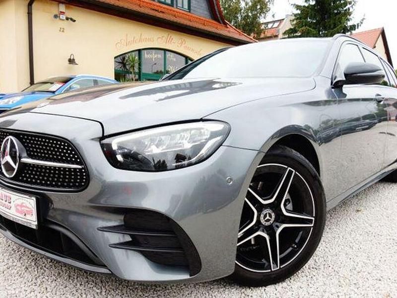 Gebraucht Mercedes E220 AMG line 125 PS (91 kW) 2016 Schwarz Limousine