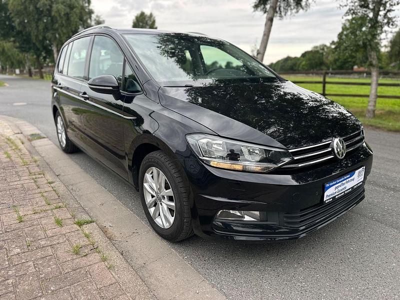 Schwarz Gebraucht 2016 VW Touran Comfortline Van / Kleinbus | 12.299 € (Fairer Preis) - Bild 1/4