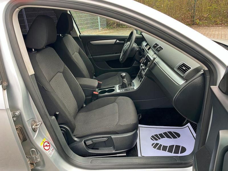 Gebraucht VW Passat 105 PS (77 kW) 2011 Silber Kombi