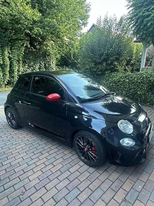 Gebraucht Abarth 695 179 PS (131 kW) 2023 Schwarz Kleinwagen