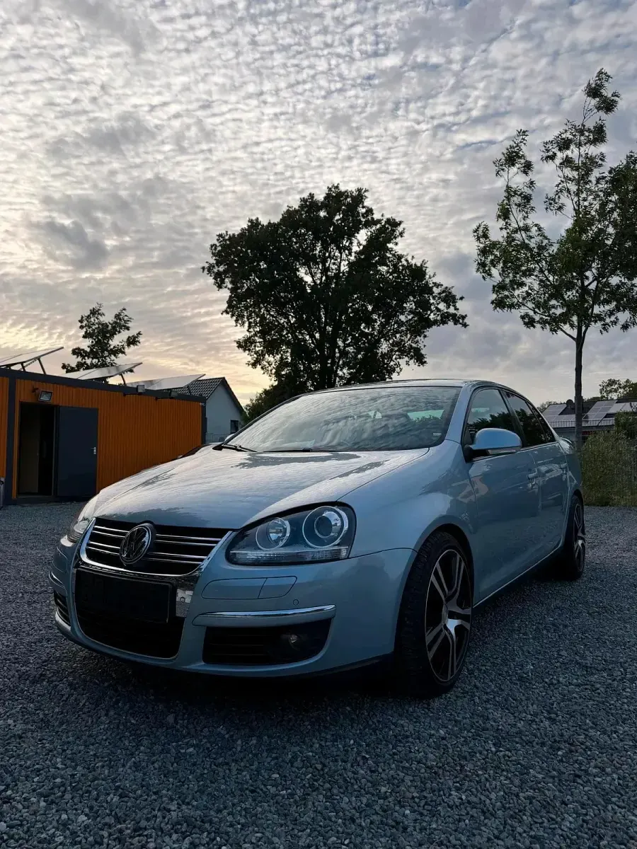 Gebraucht VW Jetta 122 PS (89 kW) 2009 Blau Limousine