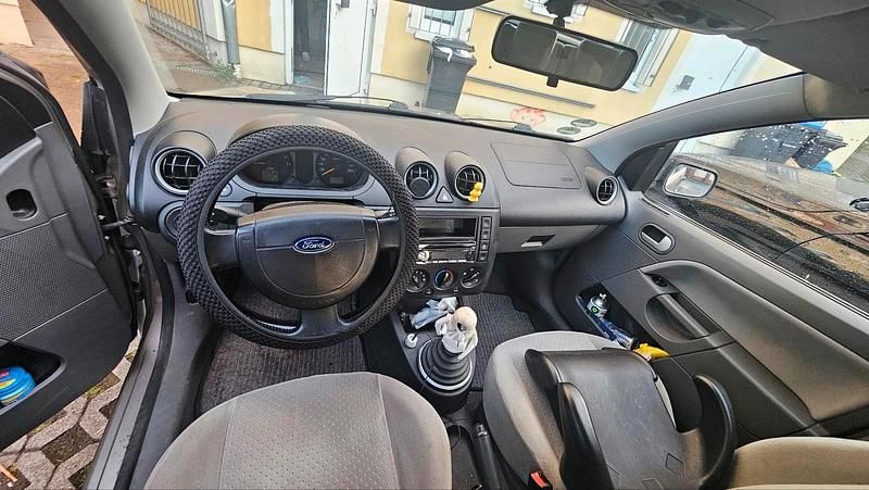 Gold Gebraucht 2002 Ford Fiesta Kleinwagen | 775 € (Superpreis) - Bild 1/4