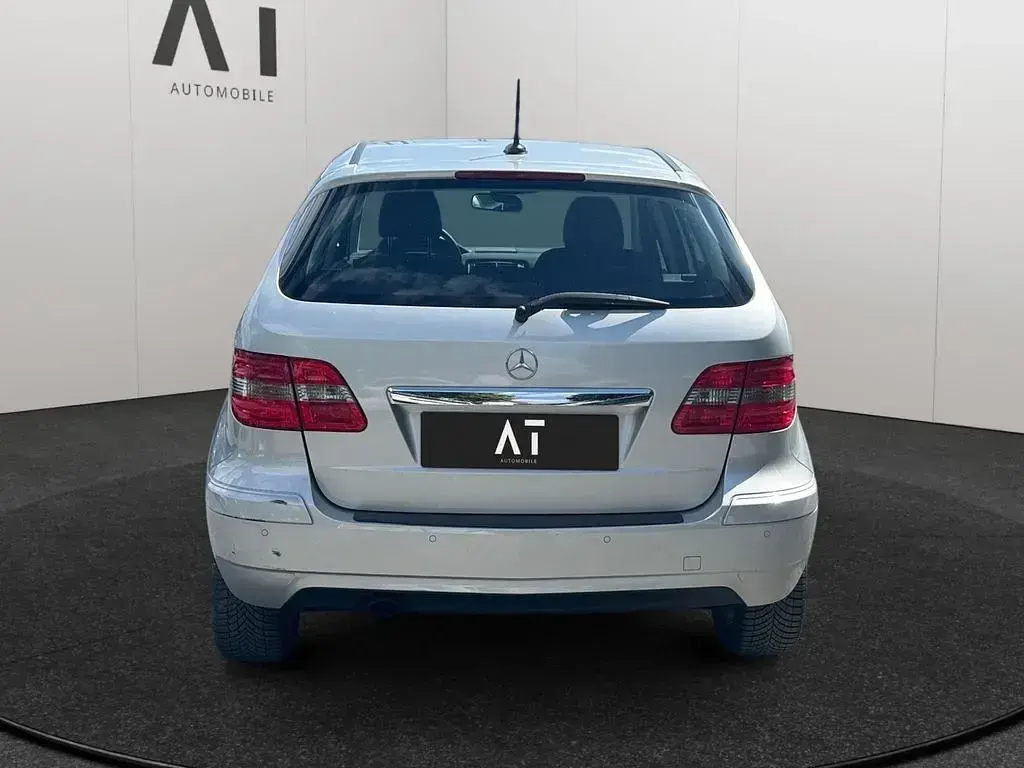 Gebraucht Mercedes B180 116 PS (85 kW) 2010 Silber Van / Kleinbus