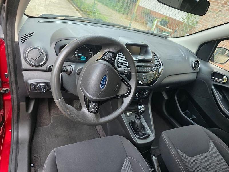 Gebraucht Ford Ka Cool & Sound Edition 86 PS (63 kW) 2017 Rot Limousine