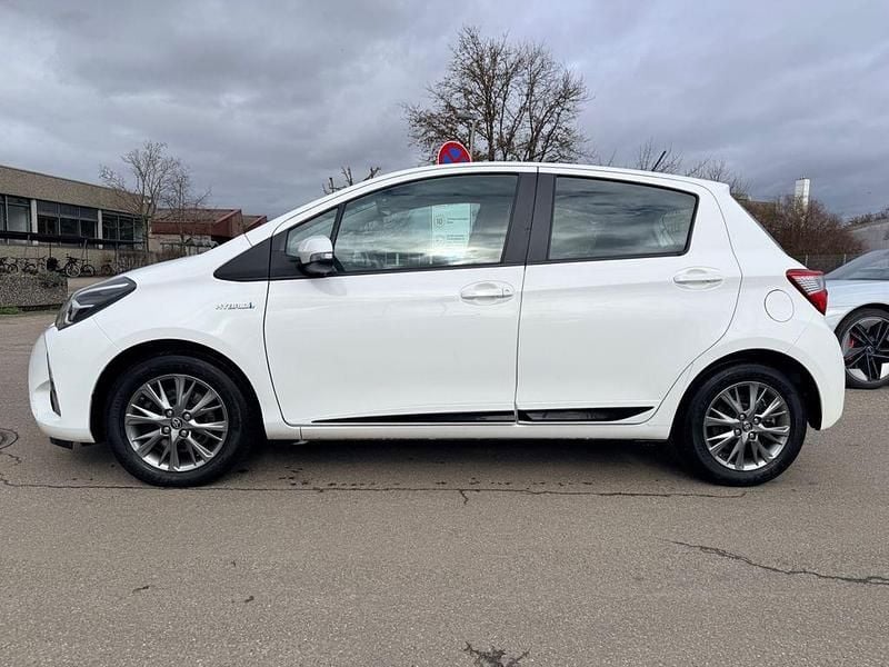 Gebraucht Toyota Yaris Hybrid Comfort 75 PS (55 kW) 2017 Weiß Kleinwagen