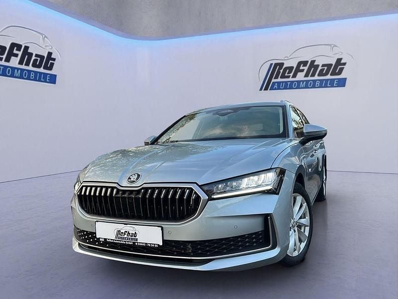 Silber Gebraucht 2025 Skoda Superb Selection Kombi | 33.950 € (Superpreis) - Bild 1/4