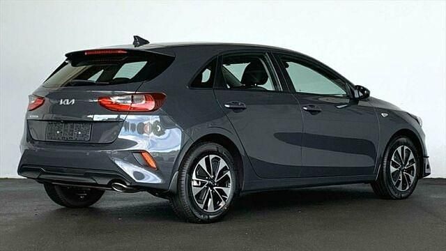 Neu Kia Ceed 140 PS (102 kW) 2025 Grau Kleinwagen