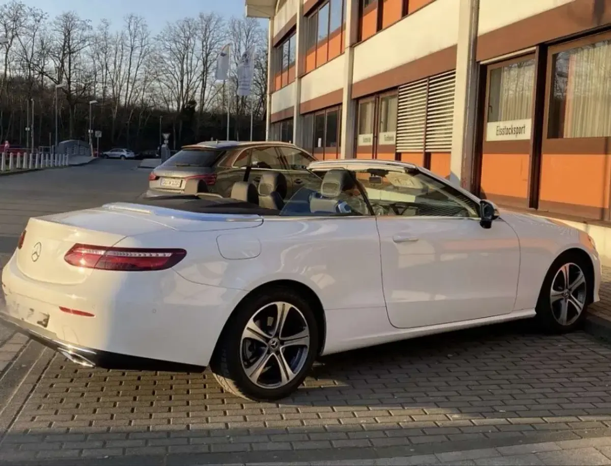 Usado Mercedes E220 Avantgarde 194 CV (142 kW) 2018 Blanco Descapotable