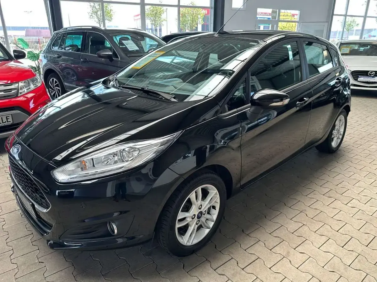 Gebraucht Ford Fiesta Celebration 80 PS (58 kW) 2016 Shadow black Kleinwagen