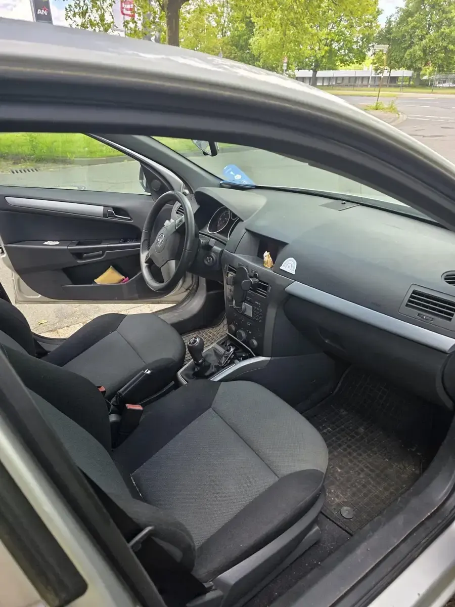 Używany Opel Astra 2006 Srebrny Sedan/Limuzyna