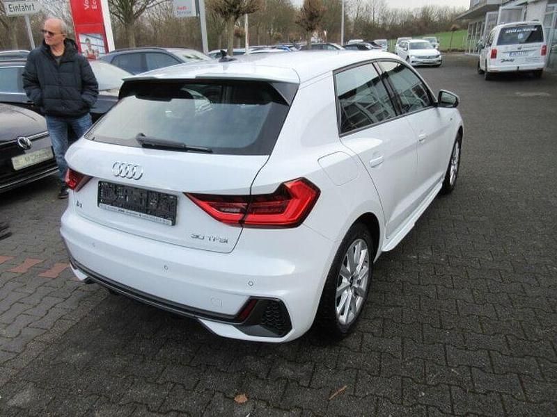 Gebraucht Audi A1 110 PS (80 kW) 2021 Gletscherweiß (metallic) Kleinwagen