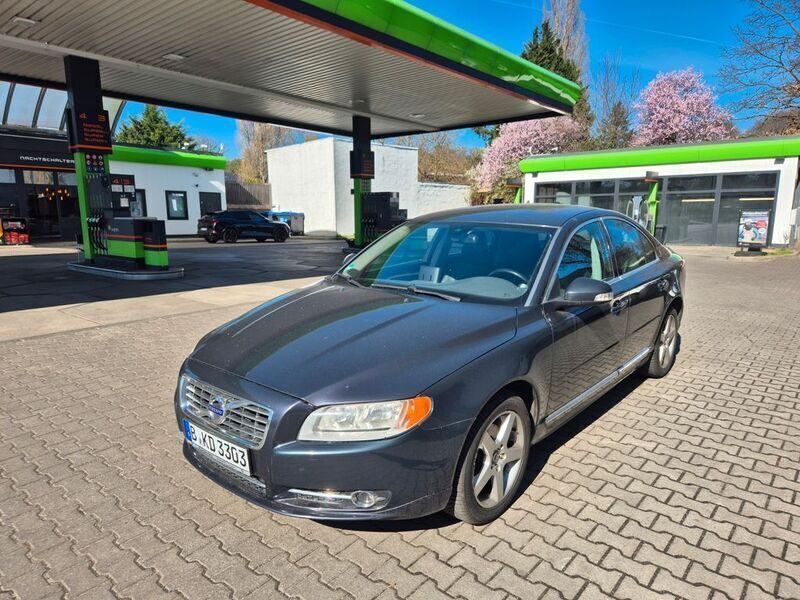 Grau Gebraucht 2010 Volvo S80 Executive Limousine | 7.399 € (Guter Preis) - Bild 1/4