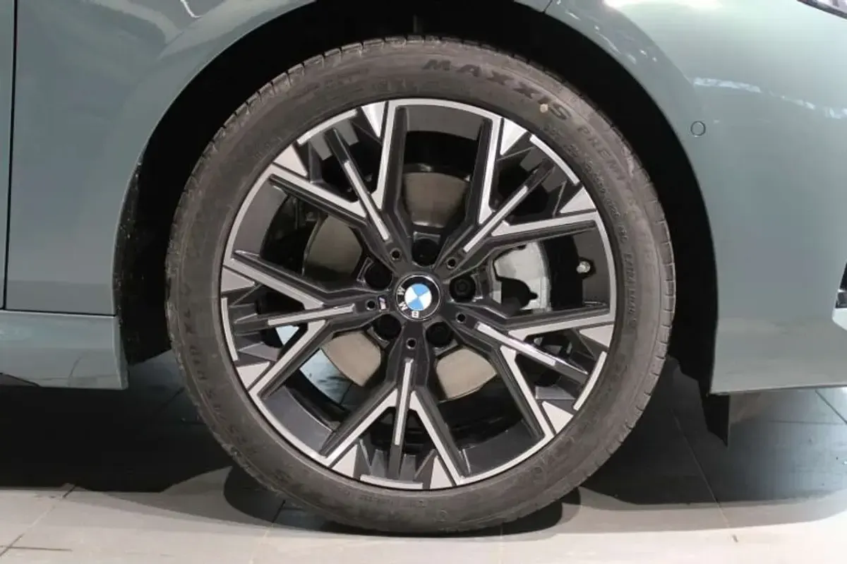 Neu BMW 220 M Sport 170 PS (125 kW) 2025 Cape york grün metallic Coupé