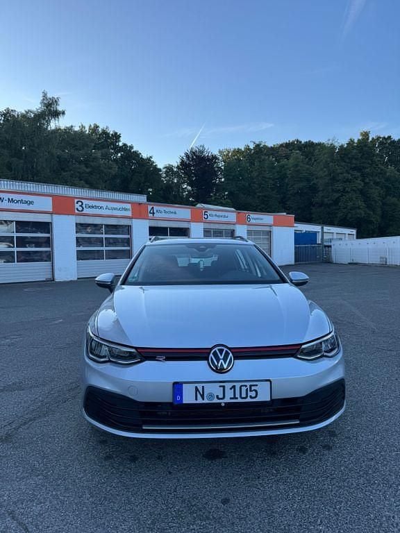 Silber Gebraucht 2021 VW Golf VIII Life Kombi | 17.800 € (Superpreis) - Bild 1/4