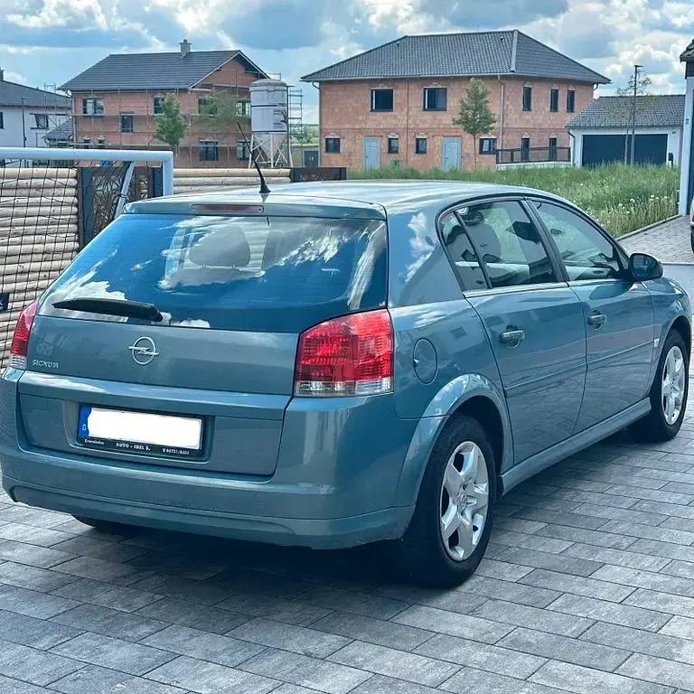 Gebraucht Opel Signum Edition 140 PS (102 kW) 2007 Blau Kleinwagen