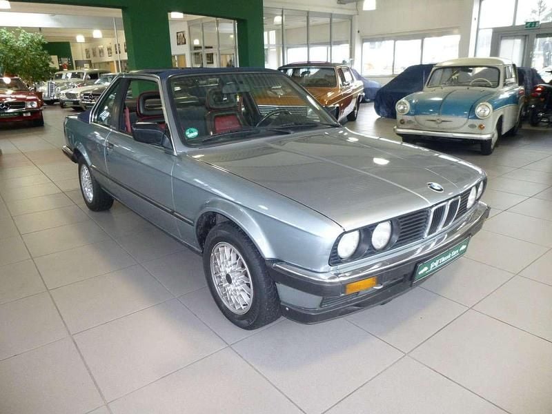 Gebraucht BMW 325 Cabriolet 122 PS (89 kW) 1985 Blau Cabrio