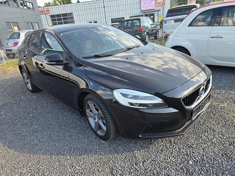 Schwarz Gebraucht 2018 Volvo V40 Kombi | 11.000 € - Bild 1/4