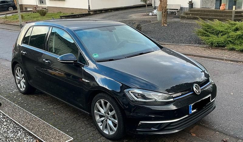 Gebraucht VW Golf VII Highline 2018 Schwarz Limousine