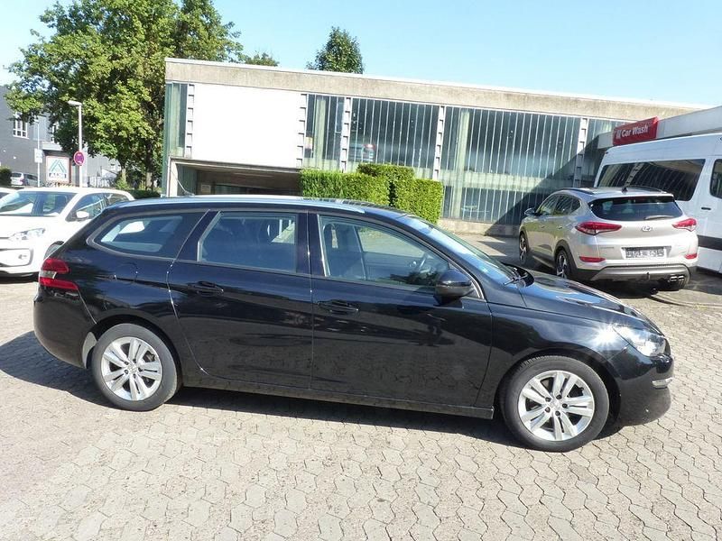 Gebraucht Peugeot 308 Active 131 PS (96 kW) 2017 Schwarz Kombi
