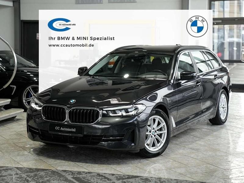 Sophistograu brillanteffekt Gebraucht 2023 BMW 520 Sport Line Kombi | 32.999 € (Superpreis) - Bild 1/3