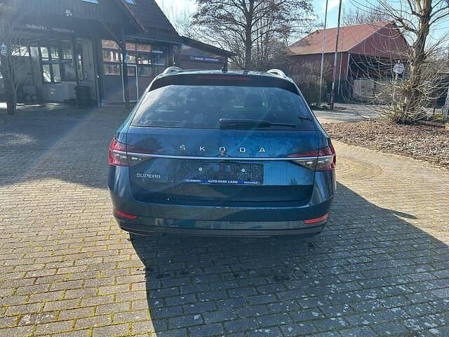 Gebraucht Skoda Superb Style 190 PS (139 kW) 2022 Modra lava/lava blau Kombi