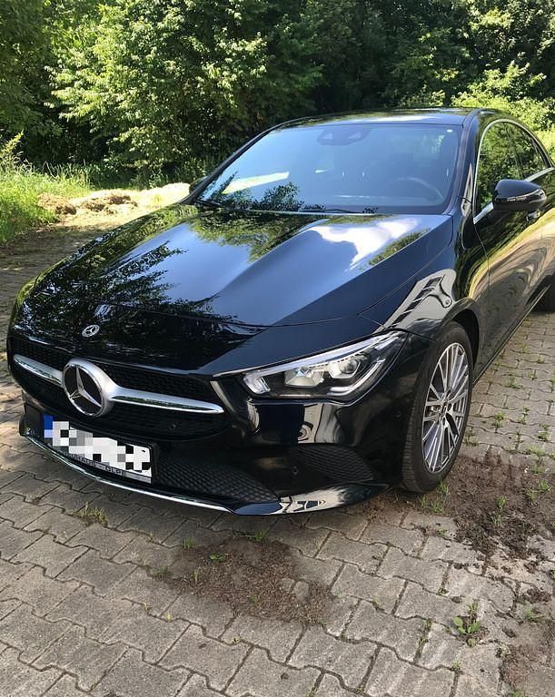 Schwarz Gebraucht 2020 Mercedes CLA180 Limousine | 25.999 € (Guter Preis) - Bild 1/4