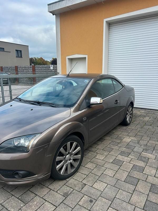 Braun Gebraucht 2007 Ford Focus Cabriolet Cabrio | 4.000 € (Fairer Preis) - Bild 1/4
